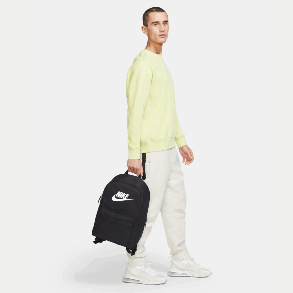 Nike Rucksack Schwarz, Rucksack schwarz, Vintage schwarzer Nike Rucksack Herren und Damen mit einem mann